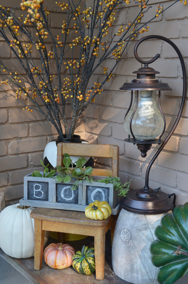 Example of an eclectic home design design in Dallas