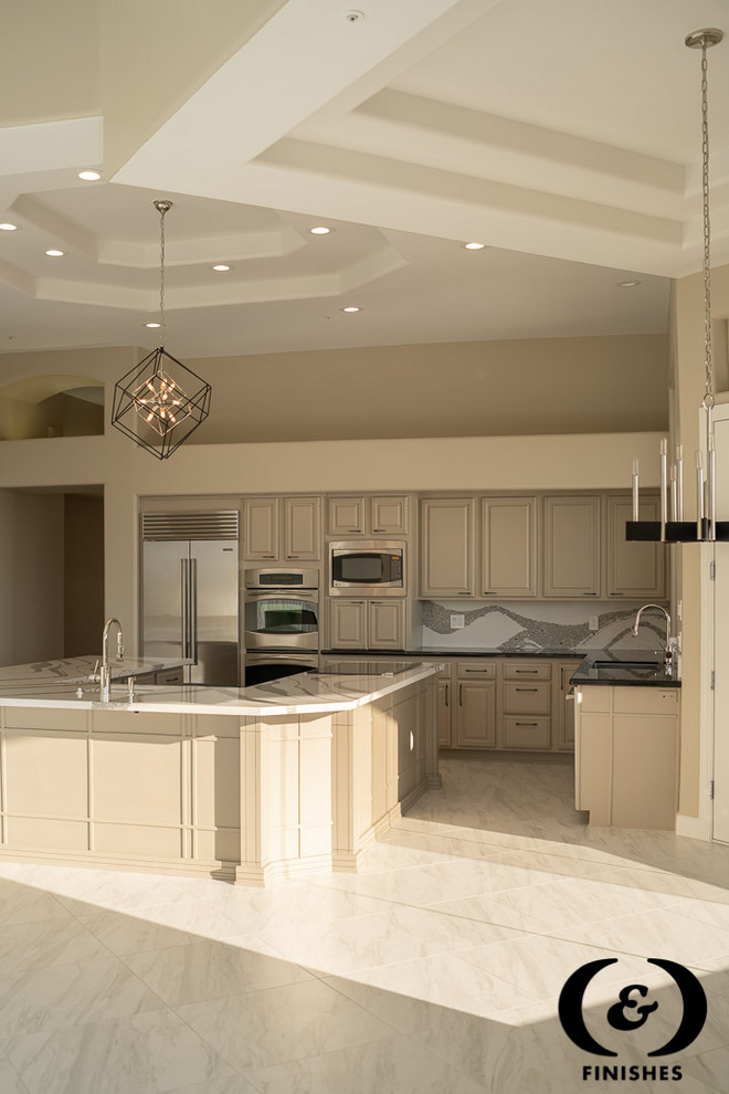 Kitchen - transitional kitchen idea in Phoenix