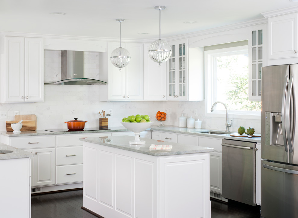 Example of a mid-sized transitional u-shaped brown floor and dark wood floor eat-in kitchen design in DC Metro with white cabinets, white backsplash, stainless steel appliances, an island, an undermount sink and raised-panel cabinets