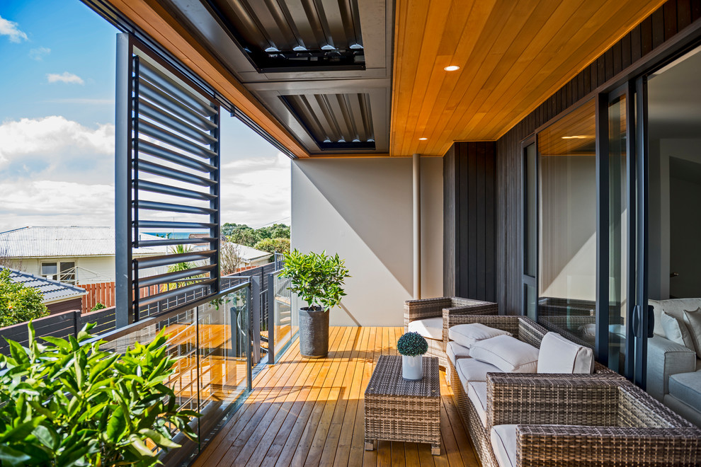 Contemporary deck in Melbourne with a roof extension.