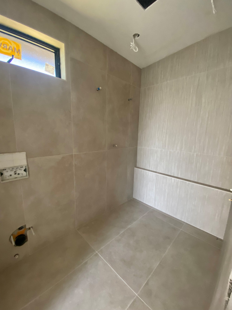 Nehalem Large Format Tile Masterbath