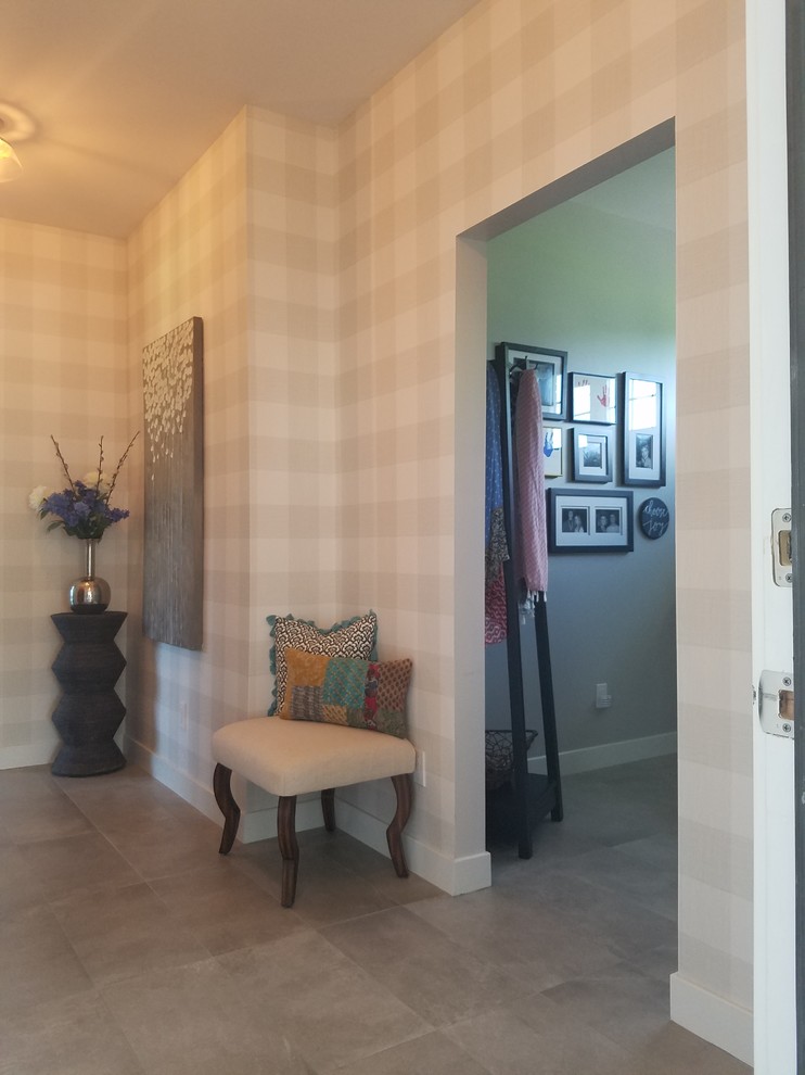 Transitional entryway photo in Detroit