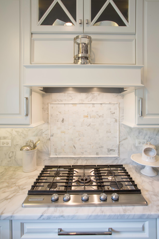 Inspiration for a mid-sized transitional u-shaped dark wood floor eat-in kitchen remodel in Chicago with white cabinets, multicolored backsplash, stainless steel appliances and an island