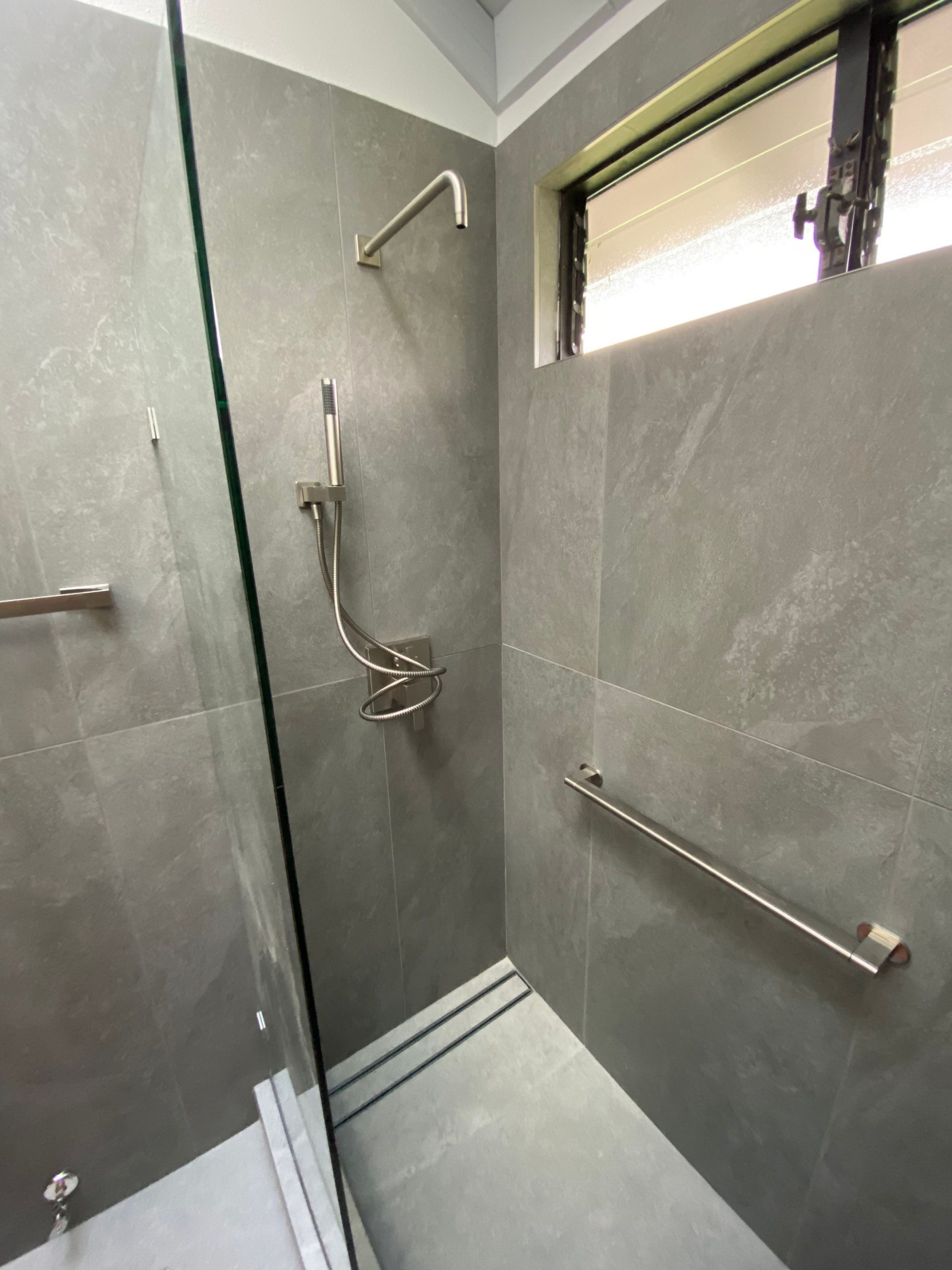 Kauai Bathrooms 24/ 25