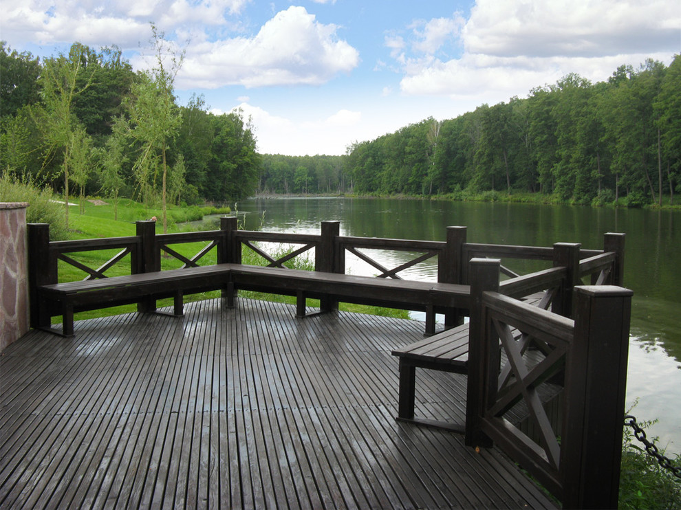 Площадка уединенного отдыха у воды