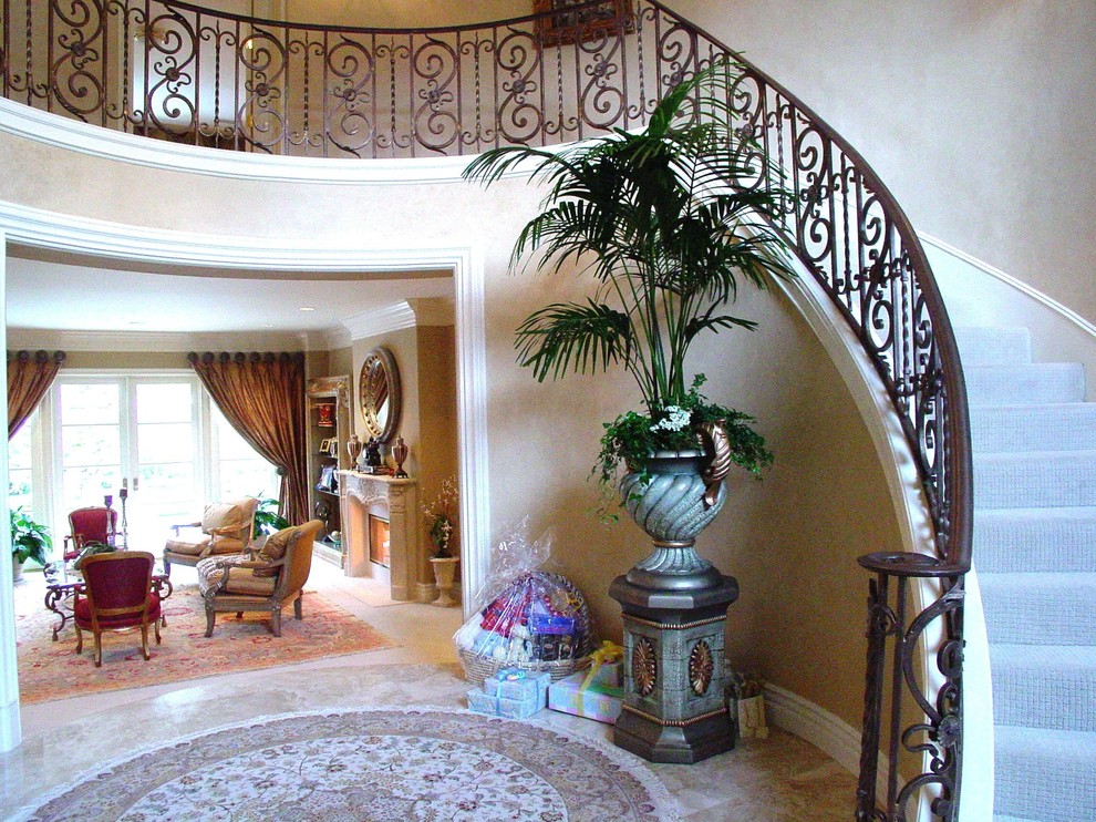 Photo of a traditional entryway in Orange County.