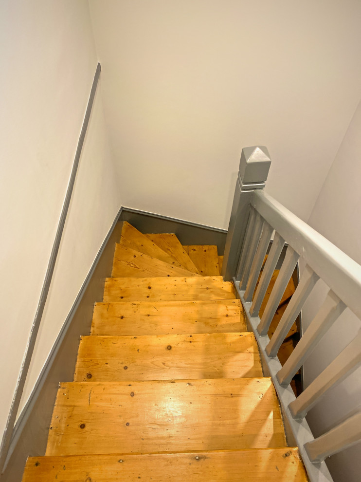 Design ideas for a small contemporary staircase in Le Havre.