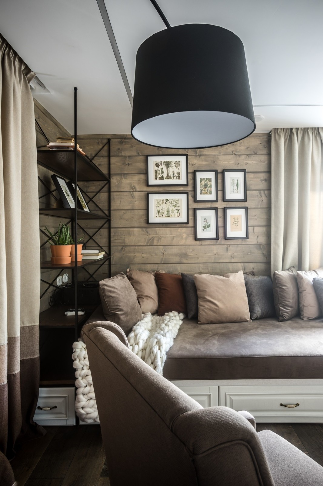 Дачная гостиная с лежанкой