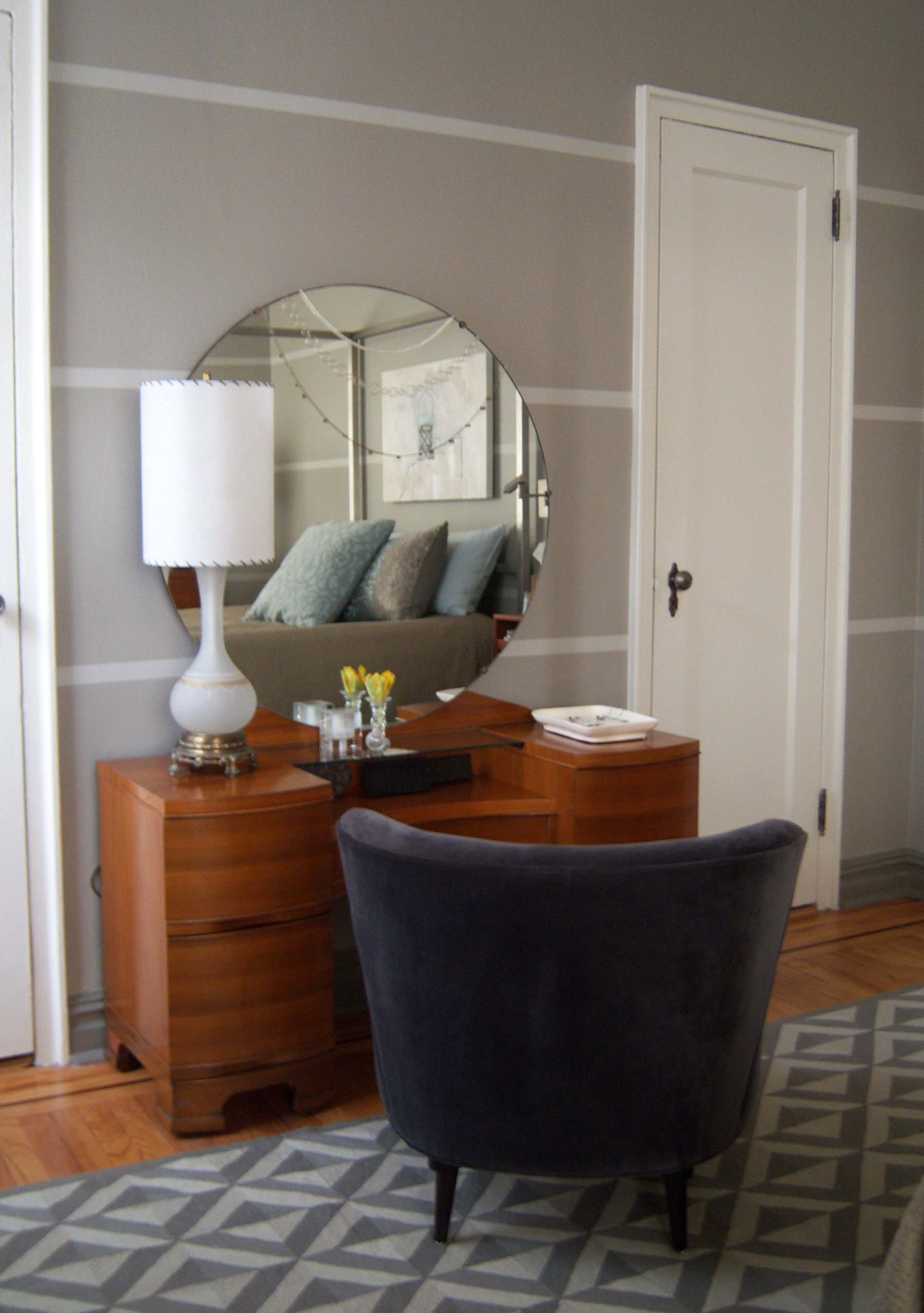 8 Modern Dressing Tables for Unflouncy Women