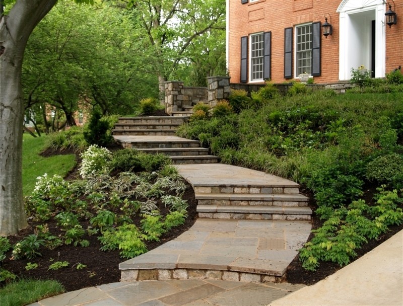 Design ideas for a large traditional front yard partial sun garden in DC Metro with a garden path and mulch.