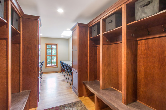 Mud Room and Homework Area klassisk-barnrum