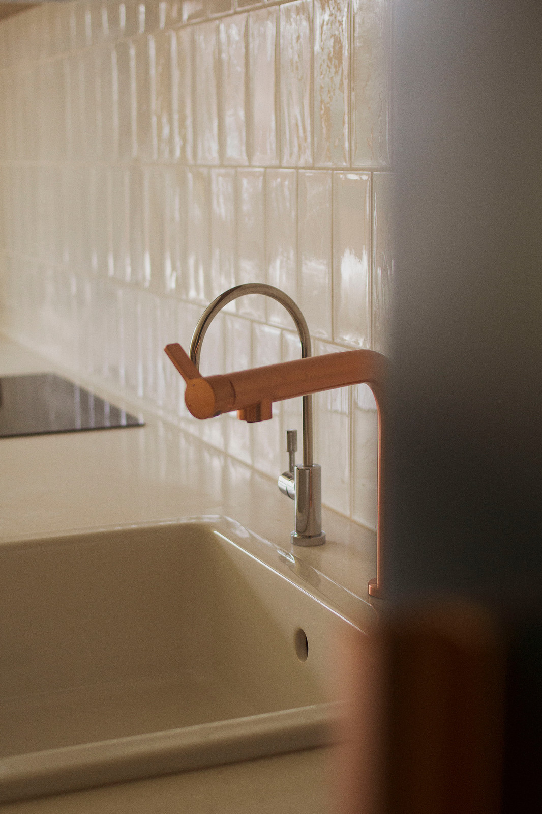 Изумрудная кухня в частном доме