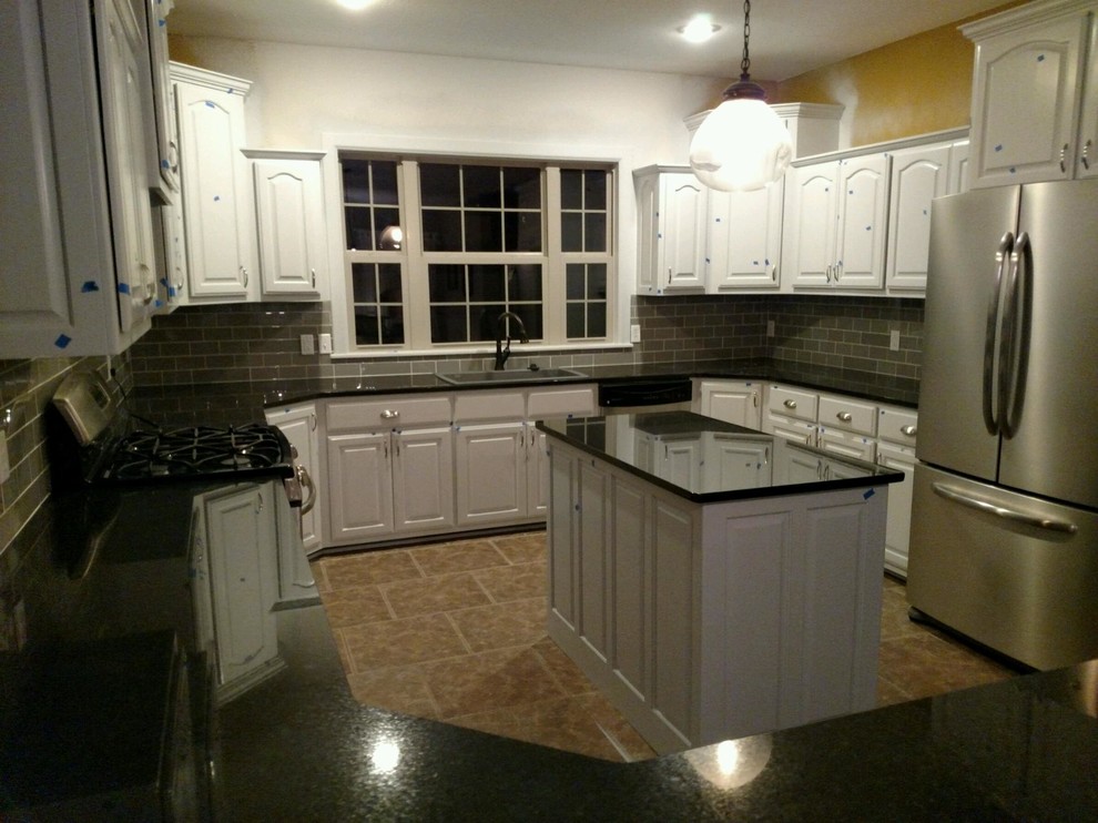 Kitchen - transitional kitchen idea