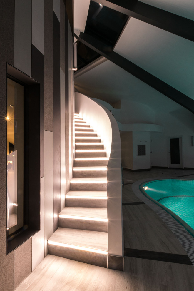 Contemporary pool in West Midlands.