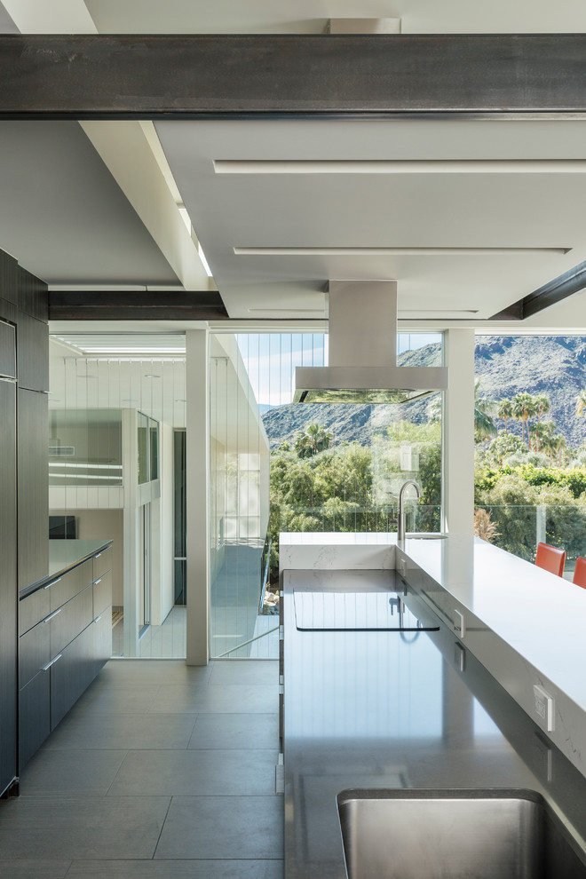 Photo of a large modern kitchen in Los Angeles.