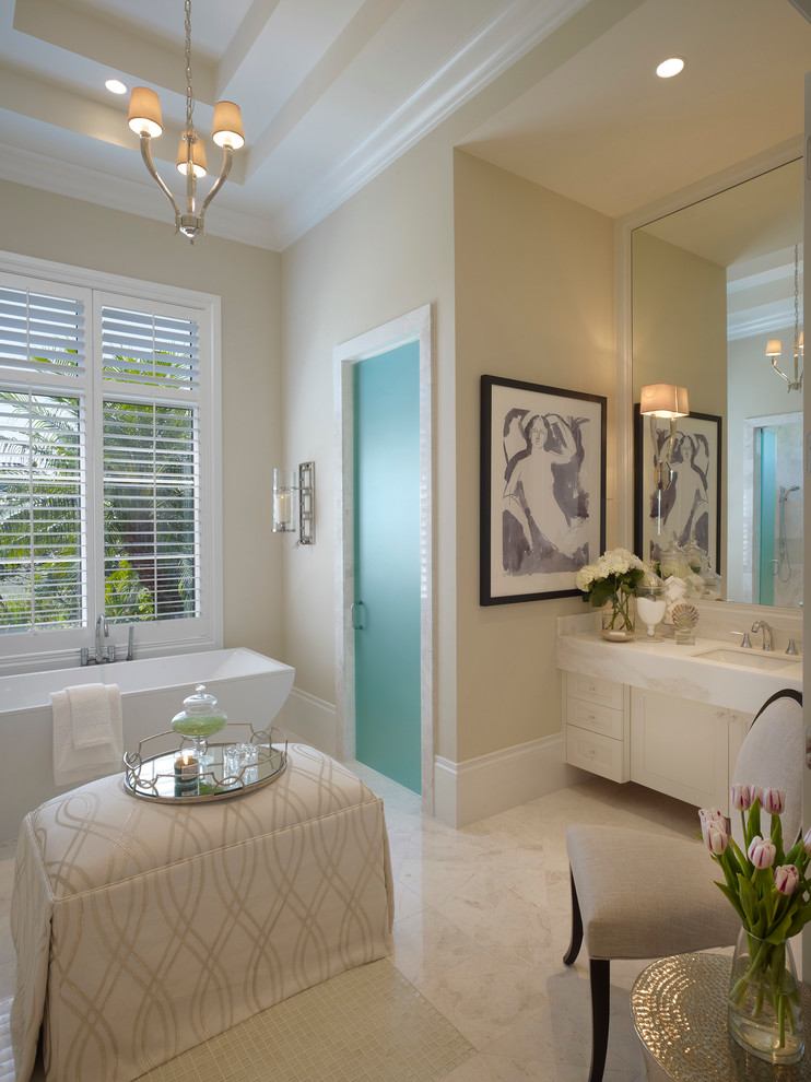 Transitional home design photo in Miami