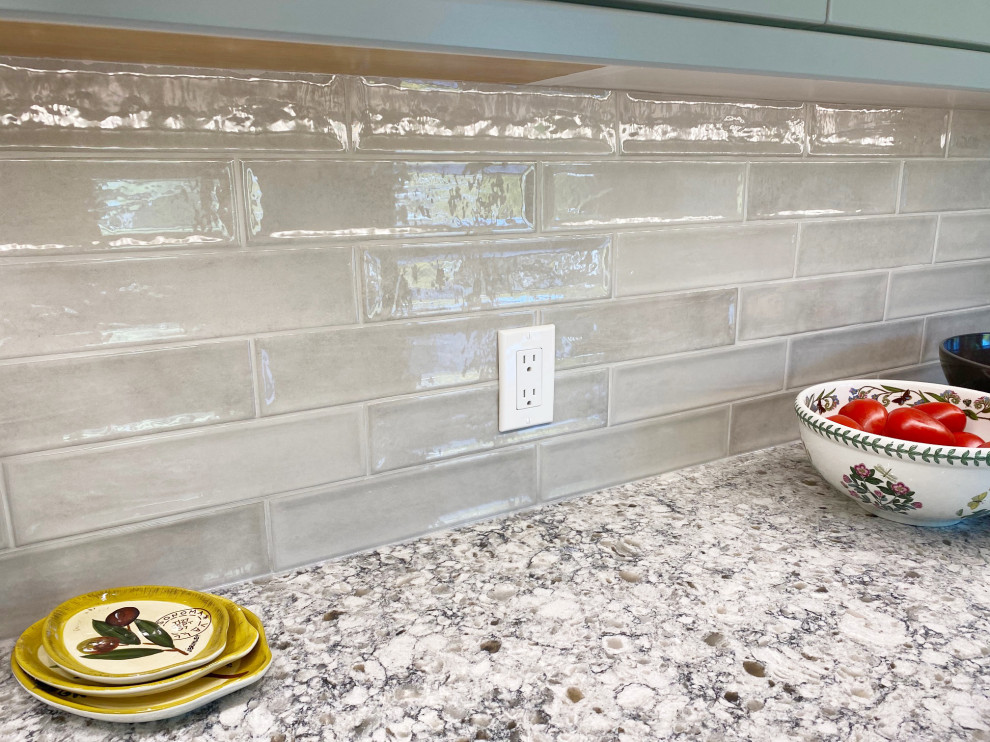 Inspiration for a transitional kitchen remodel in Toronto