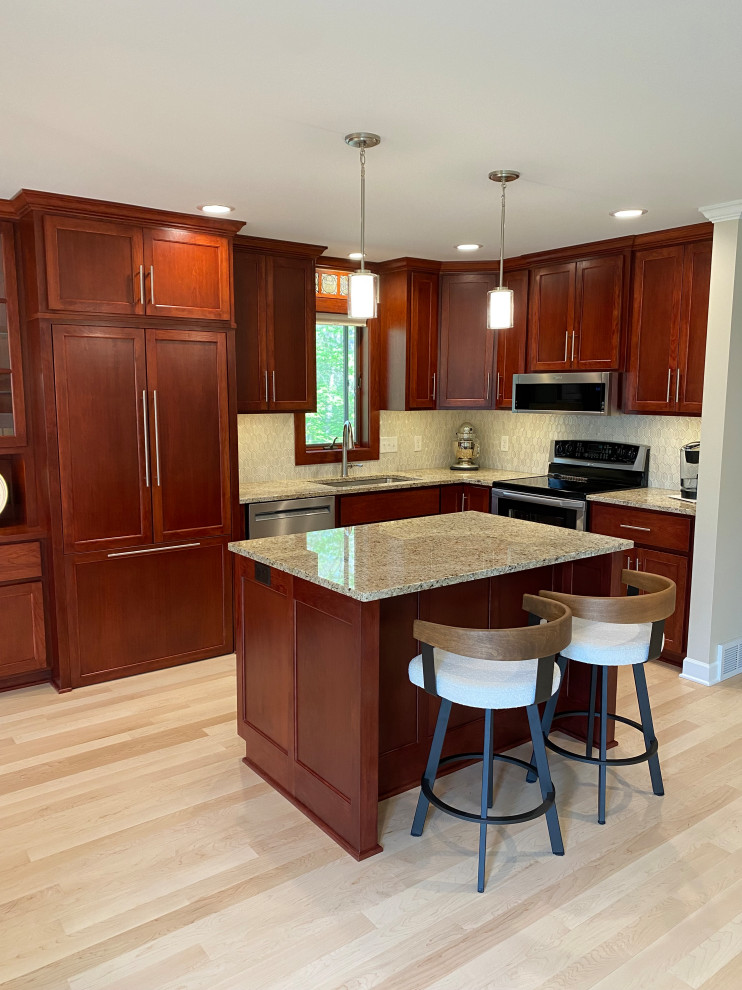 Inspiration for a transitional kitchen remodel in Minneapolis