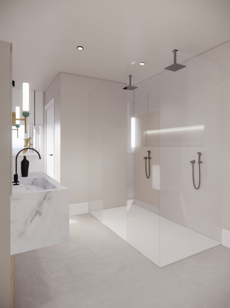 Идея дизайна: главная ванная комната в современном стиле с плоскими фасадами, белыми фасадами, душем без бортиков, инсталляцией, бетонным полом, монолитной раковиной, мраморной столешницей, бежевым полом, душем с раздвижными дверями, белой столешницей, зеркалом с подсветкой, тумбой под одну раковину, подвесной тумбой и белыми стенами