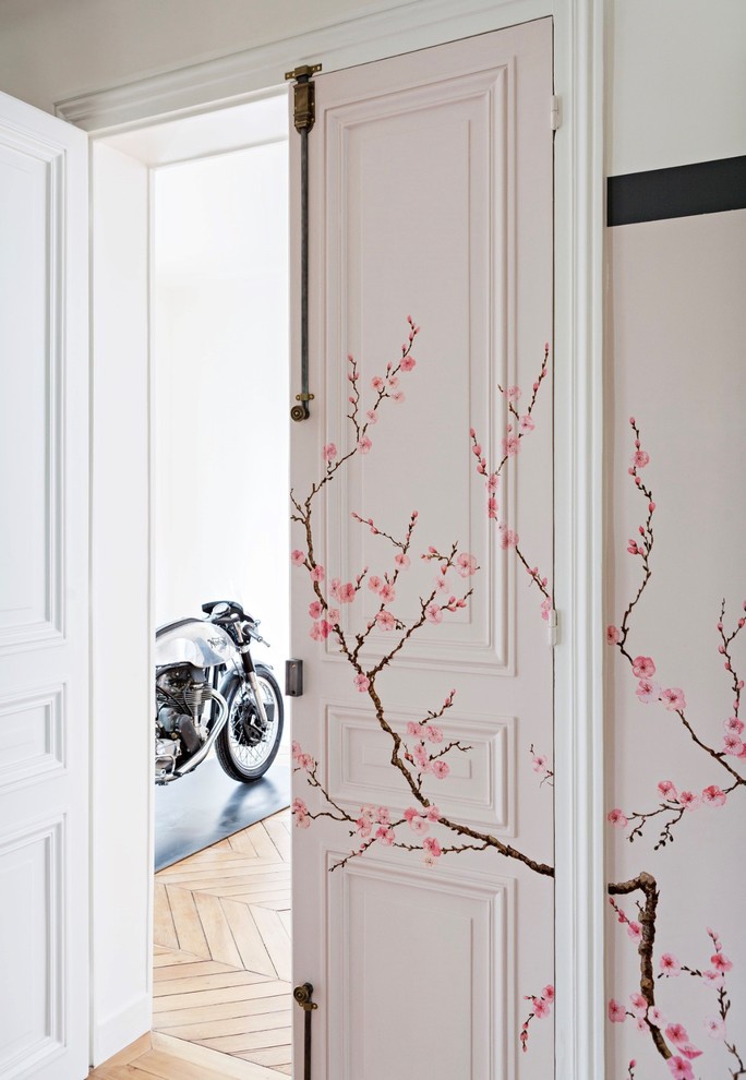 Idée de décoration pour un dressing et rangement minimaliste.