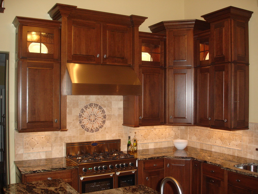 Kitchen - transitional kitchen idea