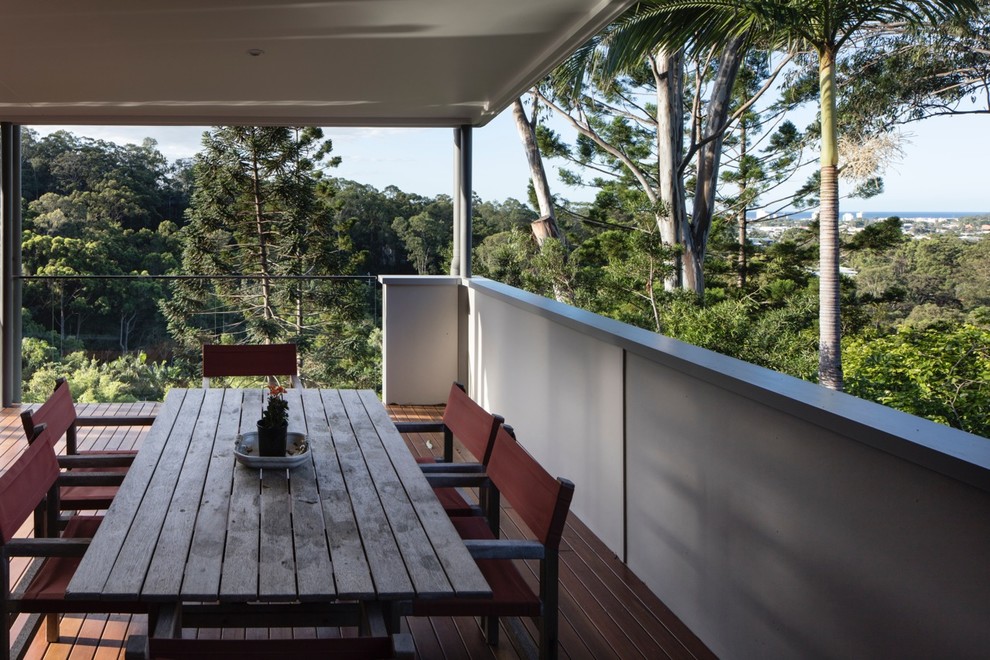 Photo of a contemporary deck in Sunshine Coast.