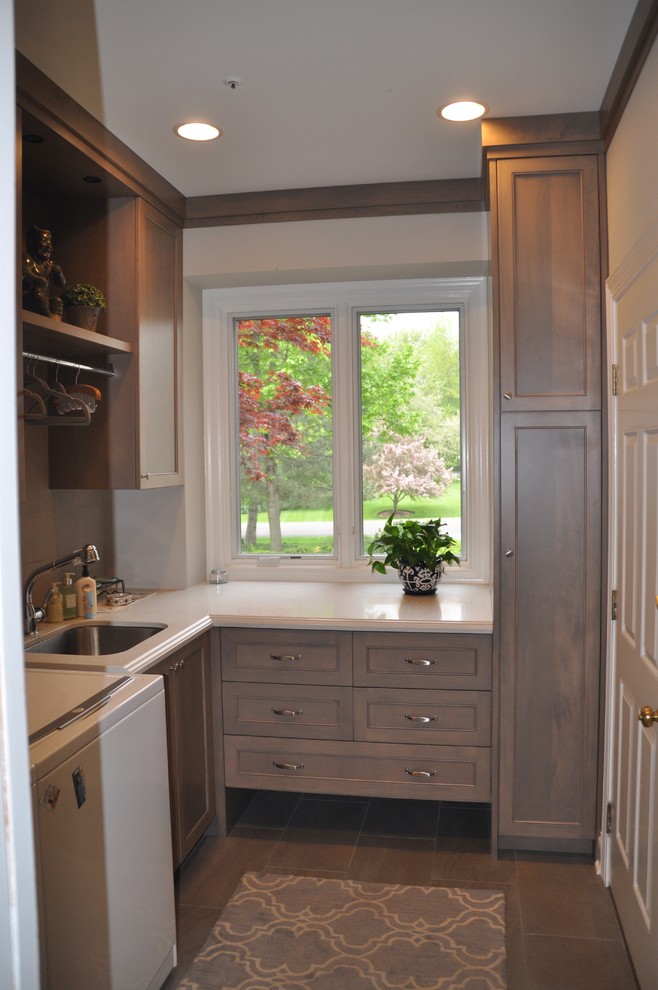Transitional home design photo in Chicago