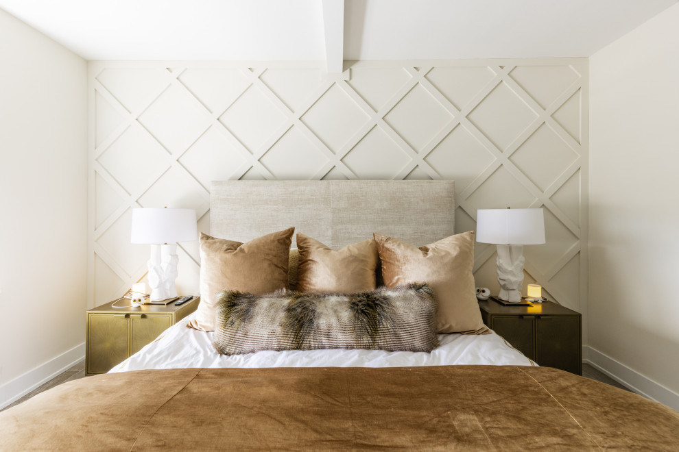 На фото: гостевая спальня среднего размера, (комната для гостей) в стиле модернизм с бежевыми стенами, полом из керамической плитки, серым полом и панелями на части стены с