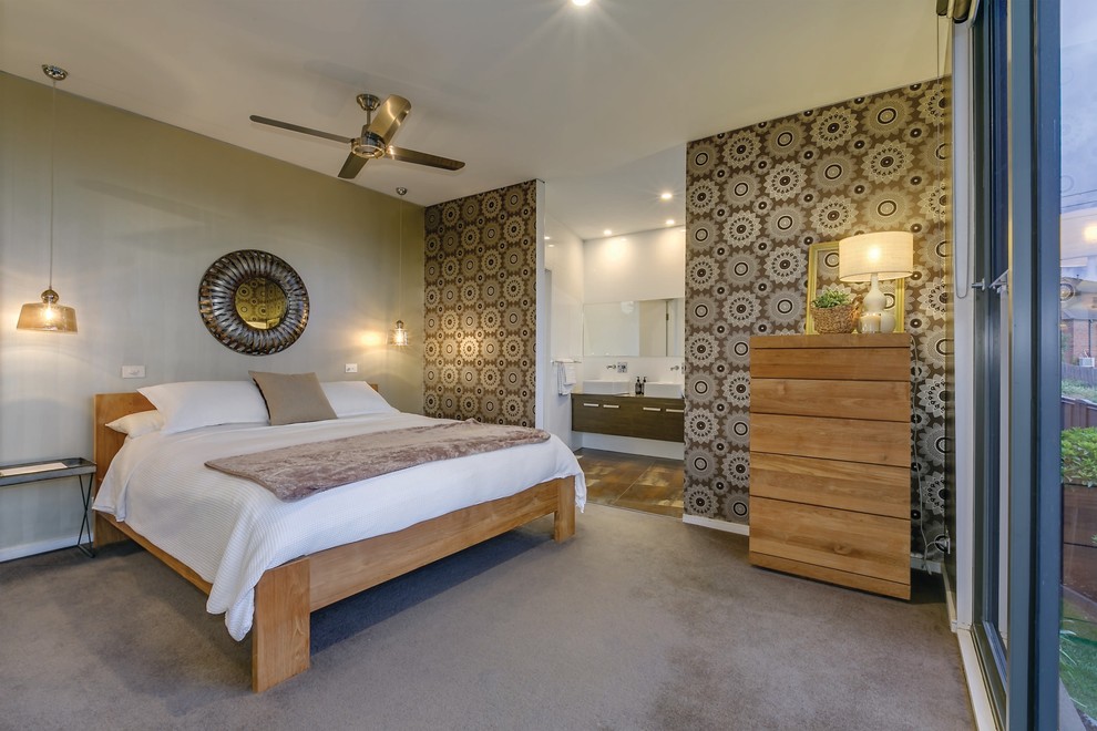 Immagine di una camera da letto minimal con moquette