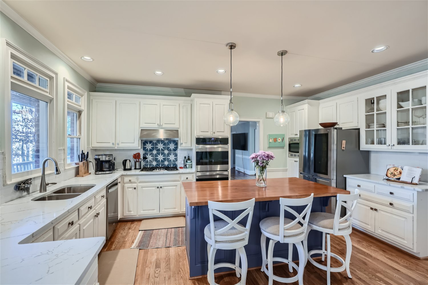 Example of a minimalist kitchen design in Atlanta