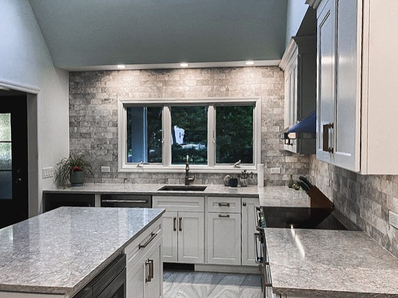 Kitchen & Bathroom Projects moderno