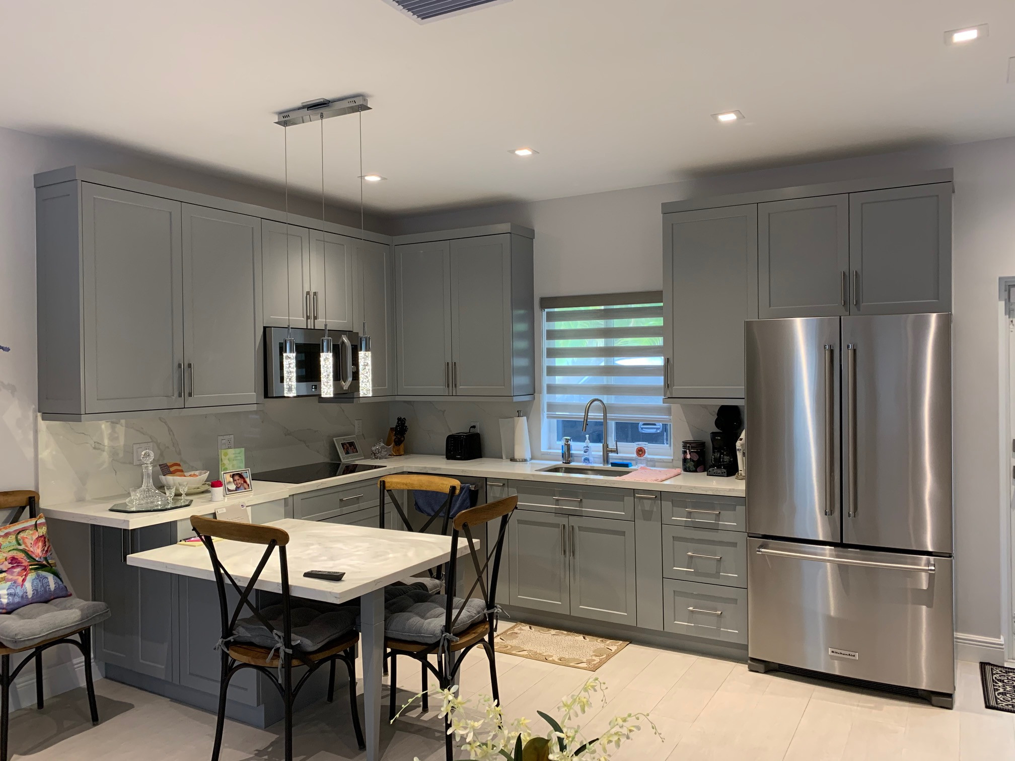 Kitchen - kitchen idea in Miami