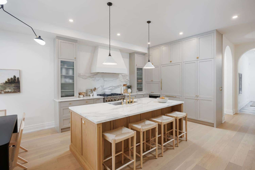 Transitional kitchen photo in Toronto