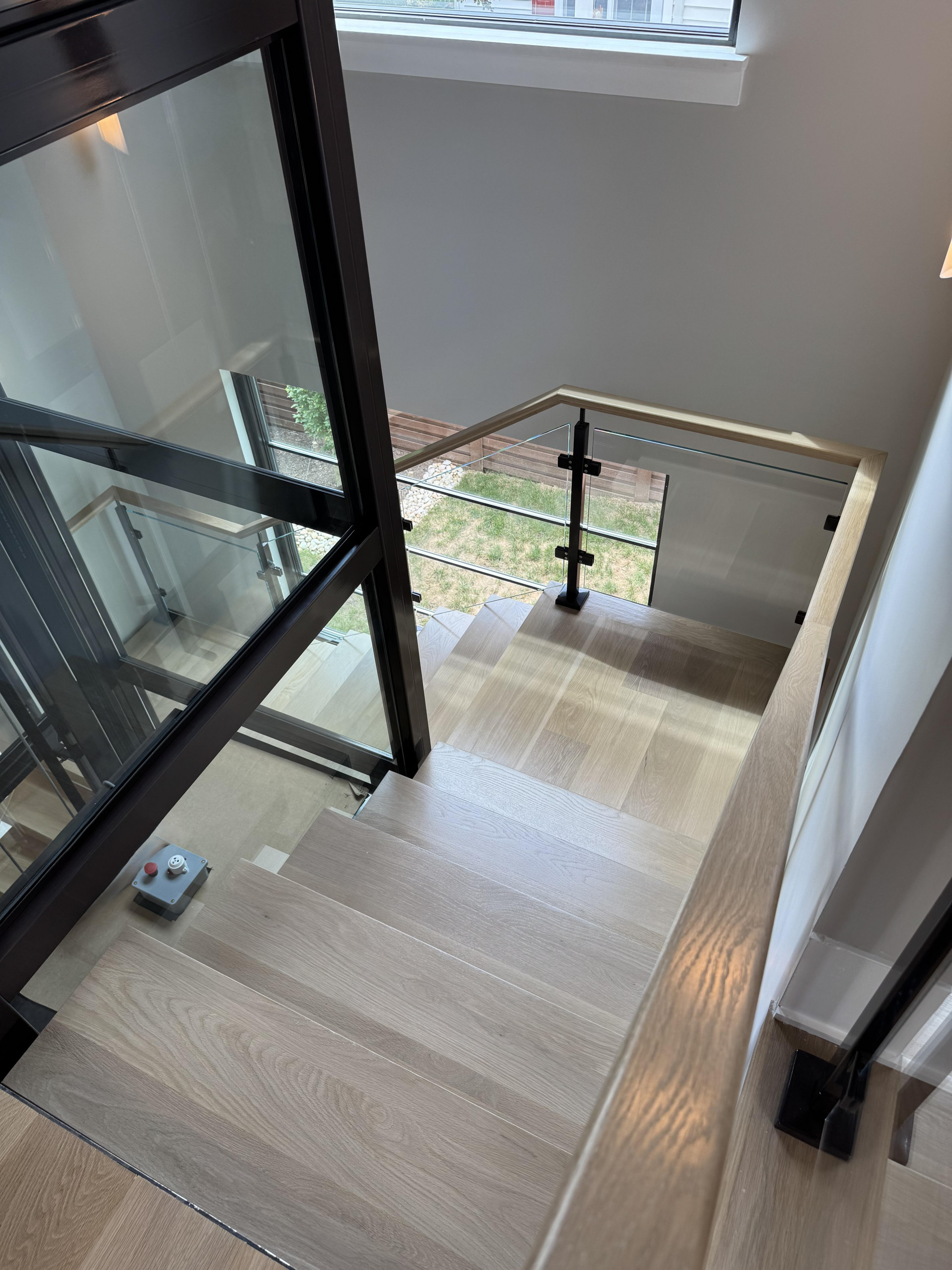 136_Modern Mono-Beam Encircling Glass Elevator, Bethesda, MD 20814