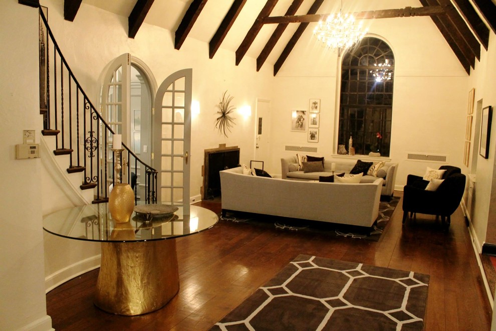 Transitional entryway photo in Philadelphia