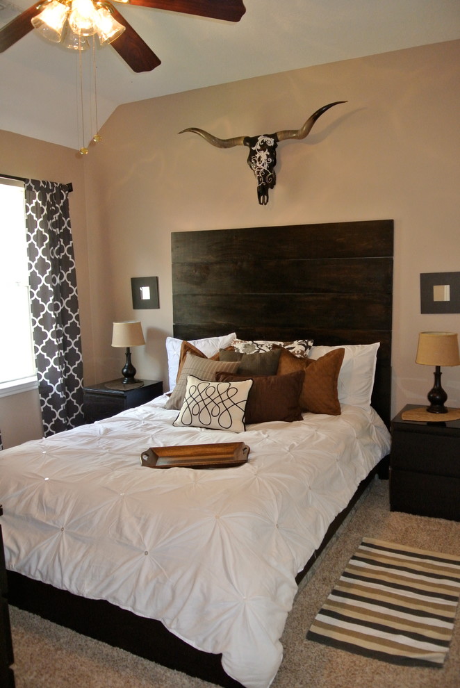 Design ideas for a contemporary bedroom in Houston.