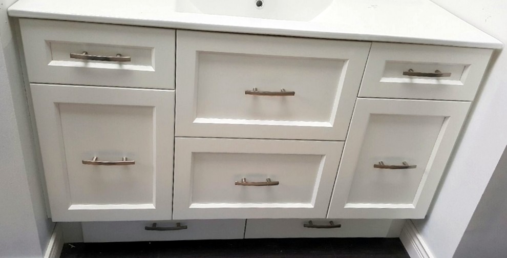 Example of a transitional home design design in Vancouver