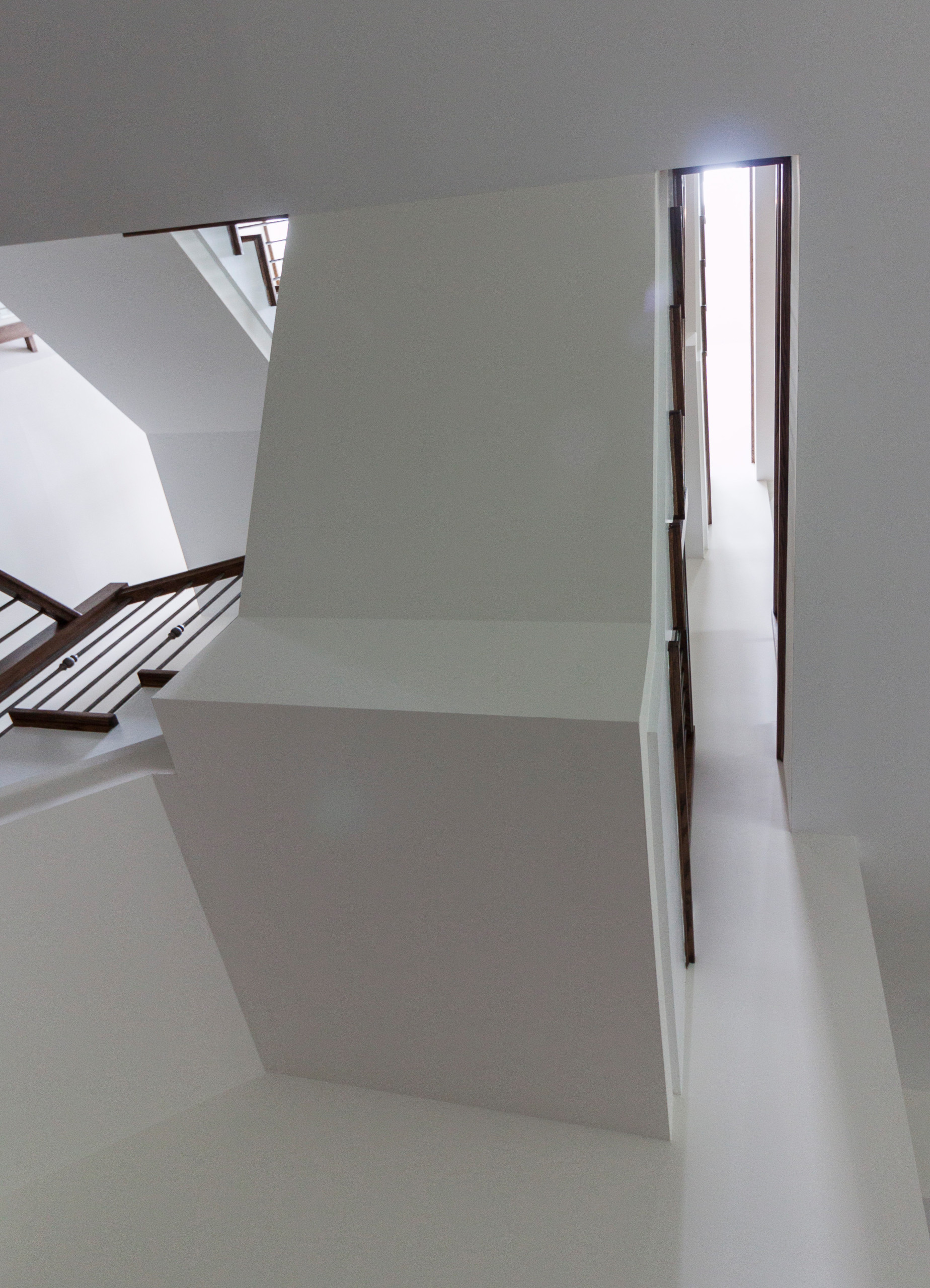 44_Clean and Contemporary Open Staircase, McLean, VA 22101