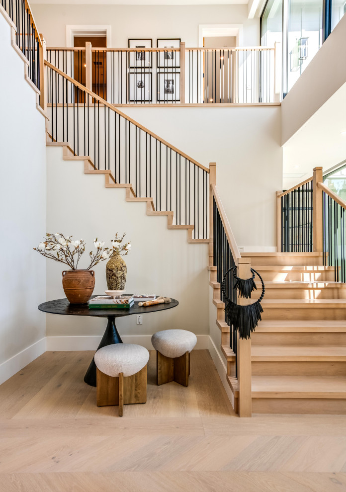 Ejemplo de escalera en U contemporánea con escalones de madera, contrahuellas de madera y barandilla de varios materiales
