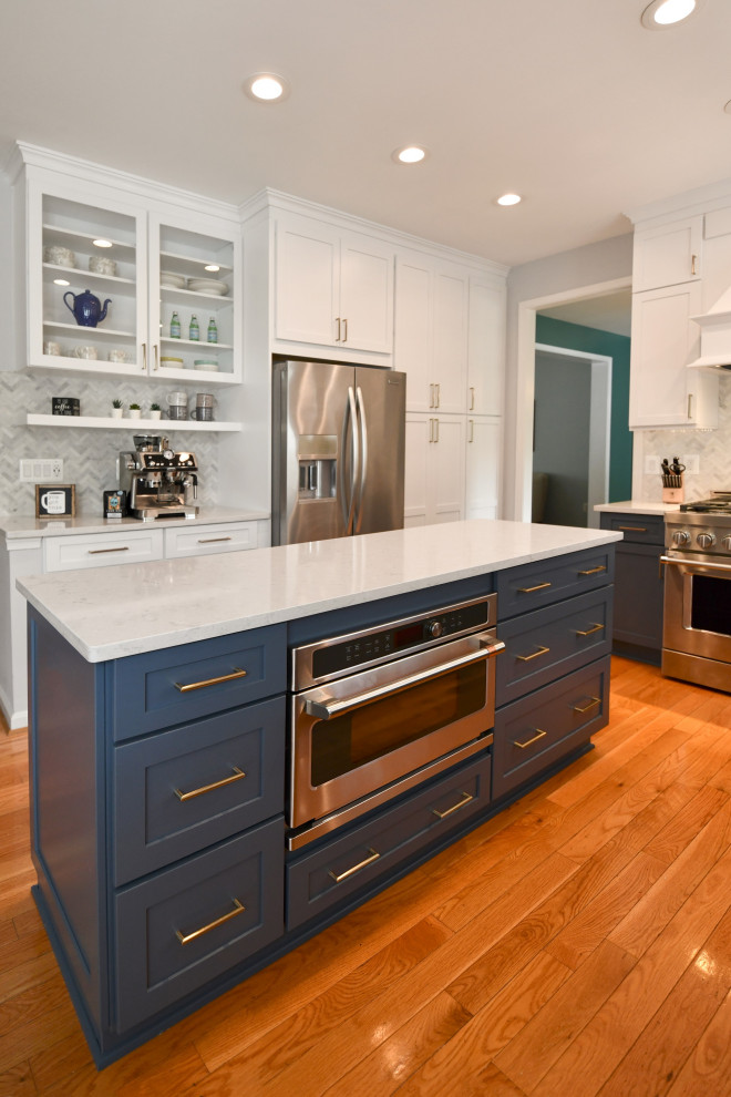 Transitional kitchen photo in DC Metro