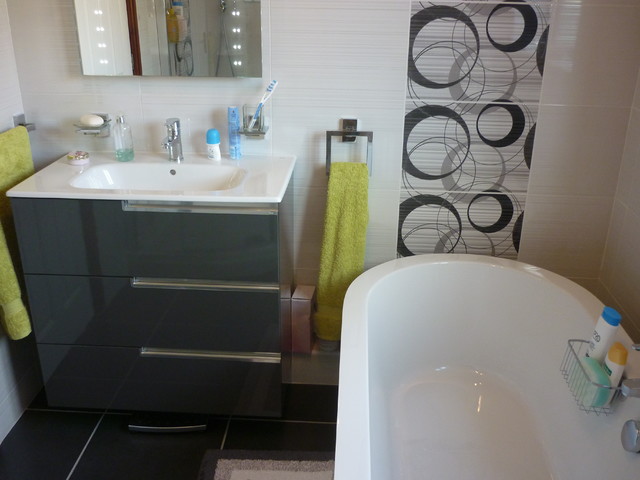 Splashout Installations contemporary-bathroom