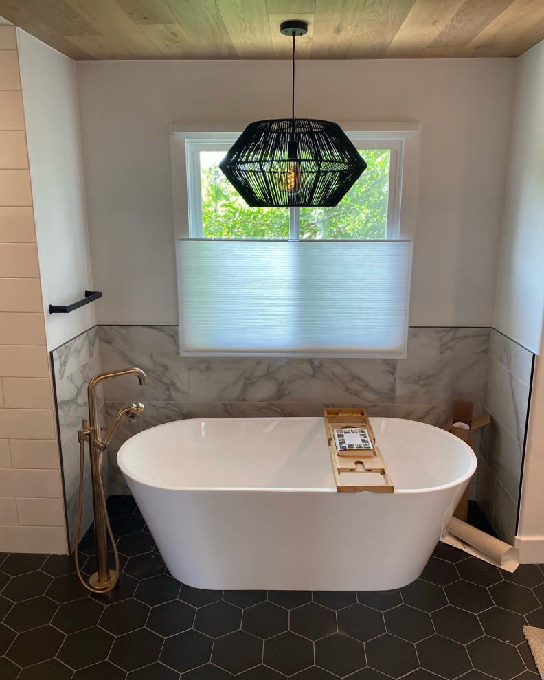 Bathroom - bathroom idea in Denver