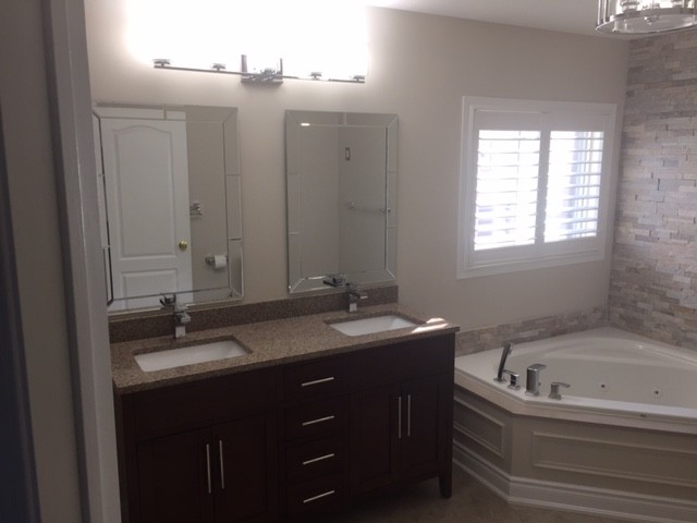 Before & After - En-suite 4 pc bathroom renovation - Brampton, ON June 2017