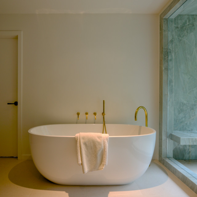 Modern Mid-Century mid-century-badezimmer