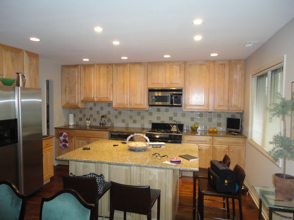 Inspiration for a transitional kitchen remodel in Chicago