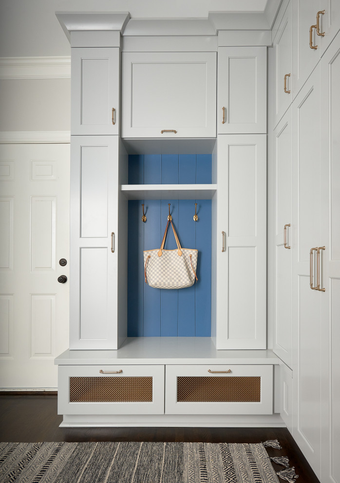 Example of a transitional entryway design in Charlotte