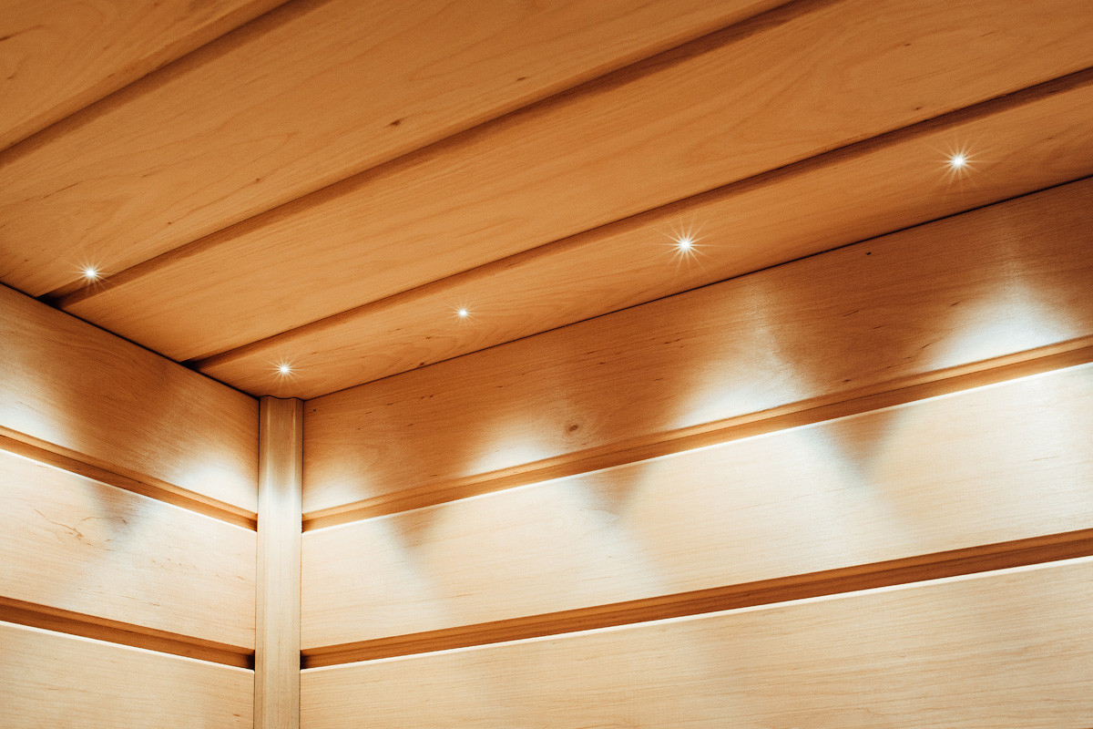 Освещение потолка в сауне.