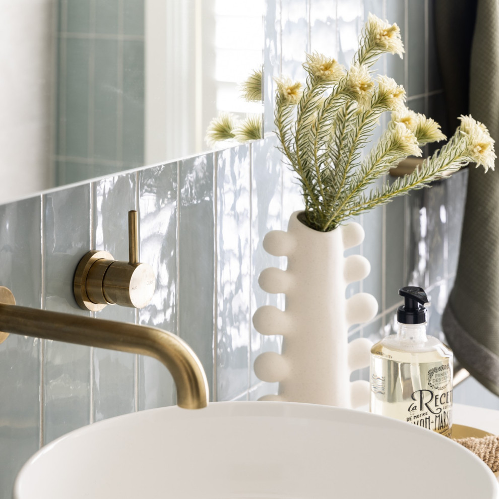 Inspiration for a contemporary bathroom in Sydney.
