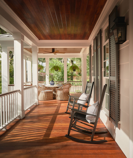 Gray Gables classico-portico