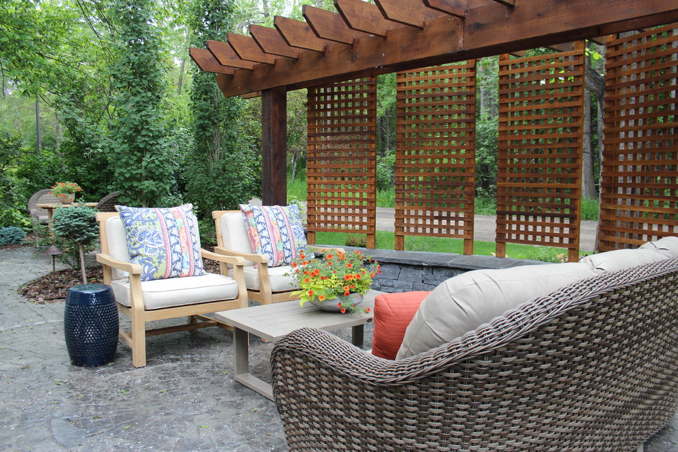 Inspiration for a transitional patio in Calgary.